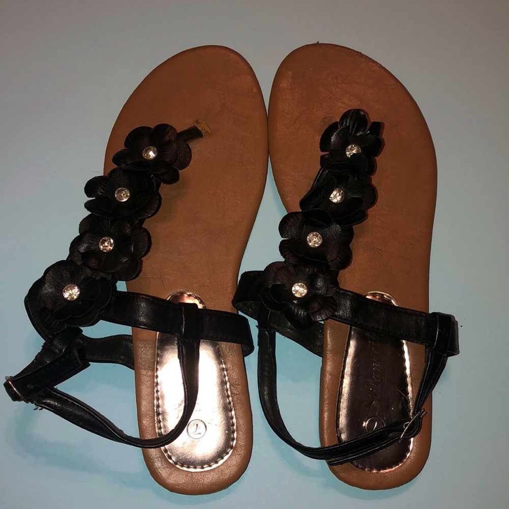 Milan City Black Flower Sandals size 7